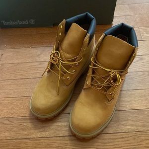 Chestnut Timberlands, size US 5 (kids) equivalent to a Women’s US 7